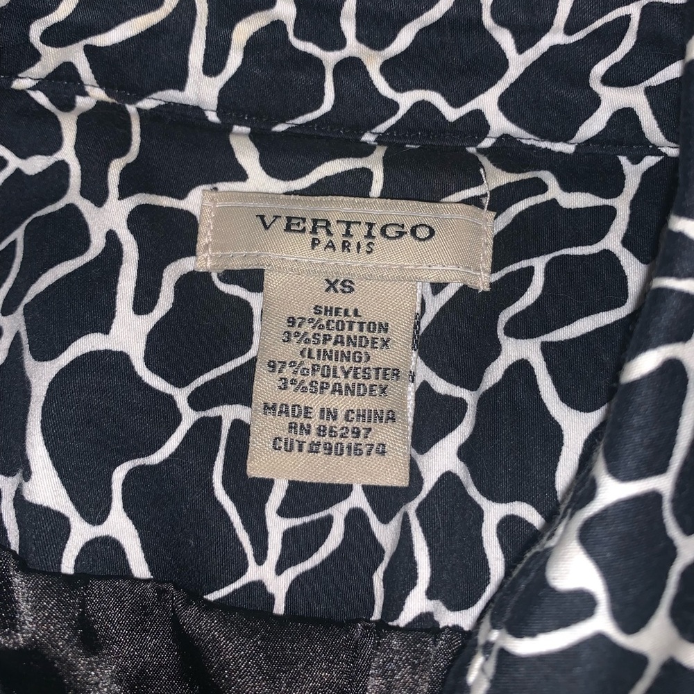 Stylish Black and White Giraffe print Trench Coat - Picture 6 of 11